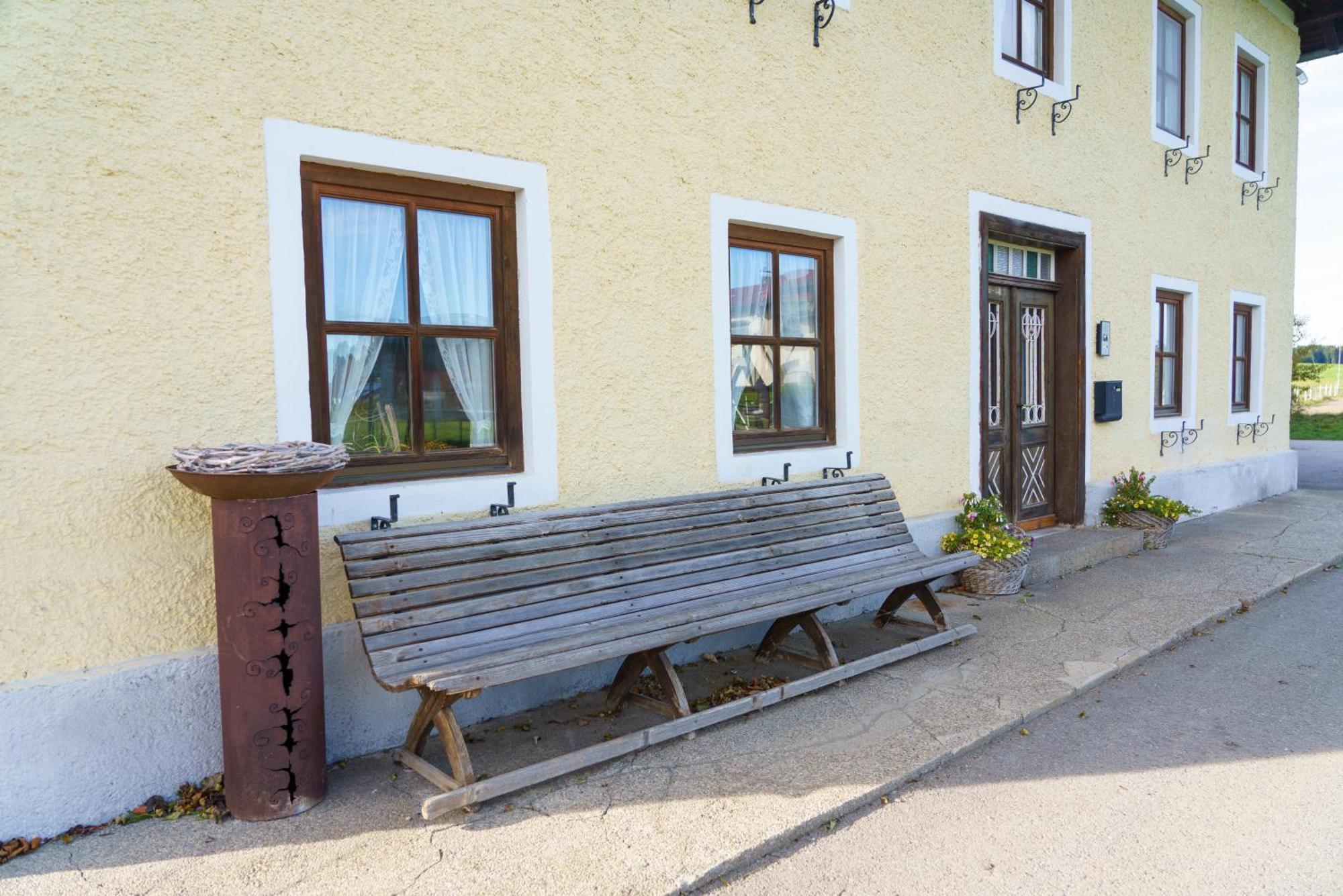 Private Farmhouse Escape - Ideal For Up To 8 Guests Seeham Kültér fotó